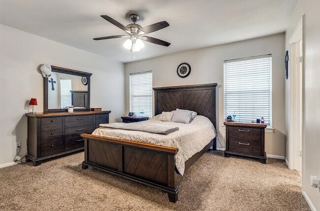 Building Photo - 3499 Longview Dr