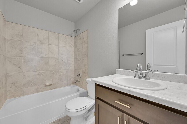 Building Photo - $2,300.00, 3 Beds, 2.5 Baths, Single Famil...