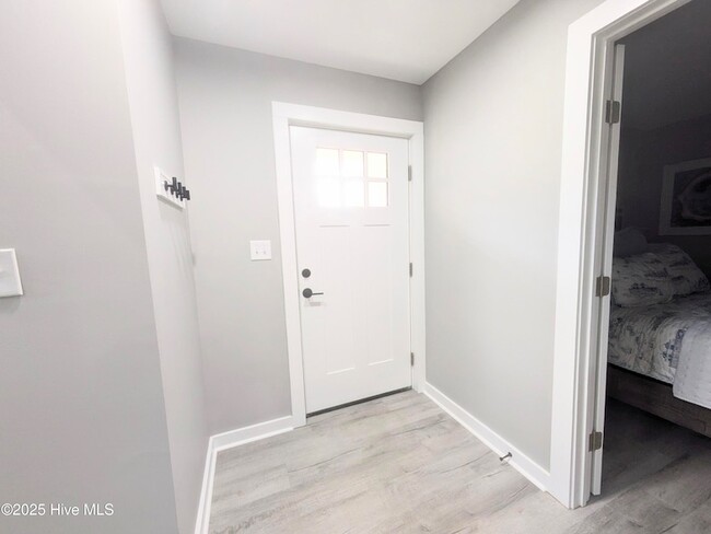 Building Photo - 124 Long Pond Loop