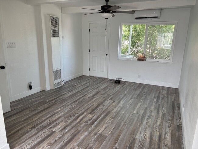 Building Photo - 590 Denslowe Dr