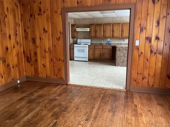 Building Photo - 76 Lawrence Ave