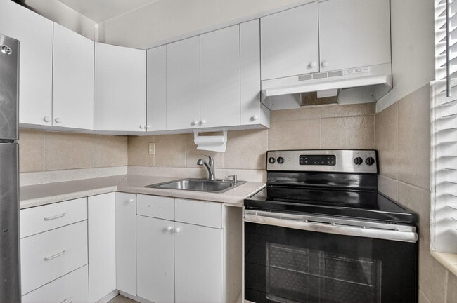 Building Photo - 1932 NE 7th St