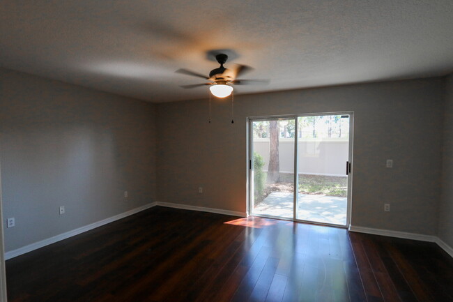 Building Photo - Spacious 3-Bedroom Townhouse with 3.5 Bath...