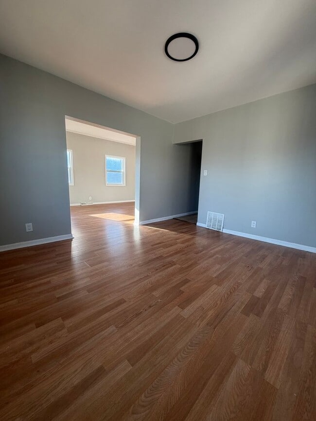 Building Photo - Nice and spacious 3 Bedroom 1 Bath House in Calumet City, IL MUST SEE