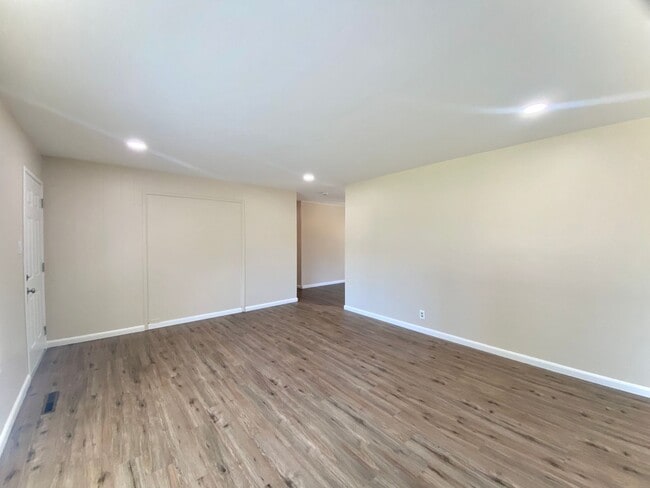 Building Photo - Lovely 4-bedroom home in Fremont – Sundale Neighborhood!