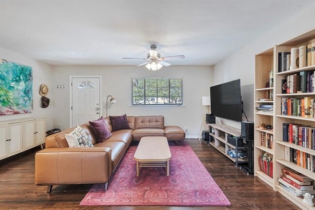 Building Photo - 1715 W St Johns Ave