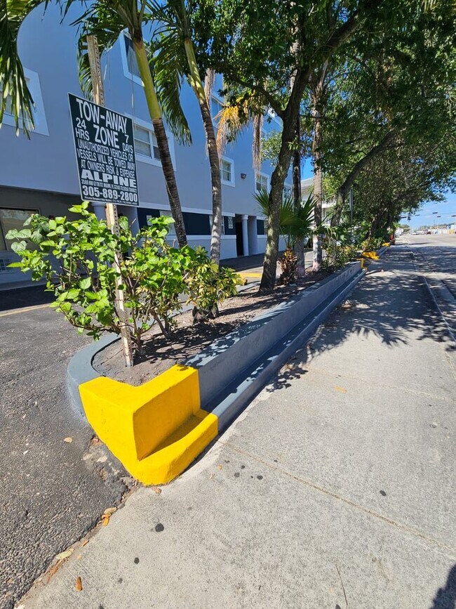 Interior Photo - Kina Hialeah