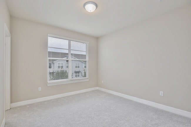 Building Photo - Luxurious 3/3.5 Spacious Townhome with a B...