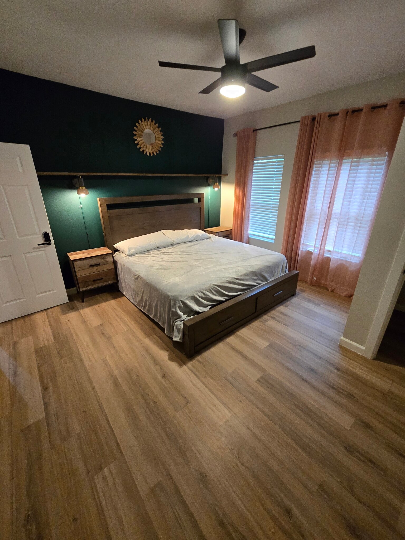 Building Photo - 1217 E Lamar St