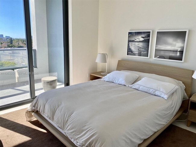 Building Photo - 2960 NE 207th St