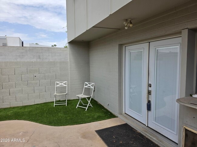 Building Photo - 8407 E Chaparral Rd