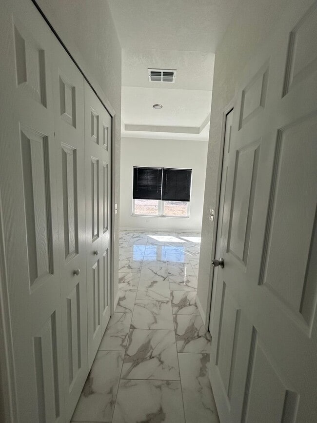 Building Photo - SPACIOUS 4 BEDROOM- 2 BATHROOM RETREAT IN BEAUTIFUL LAKE PLACID