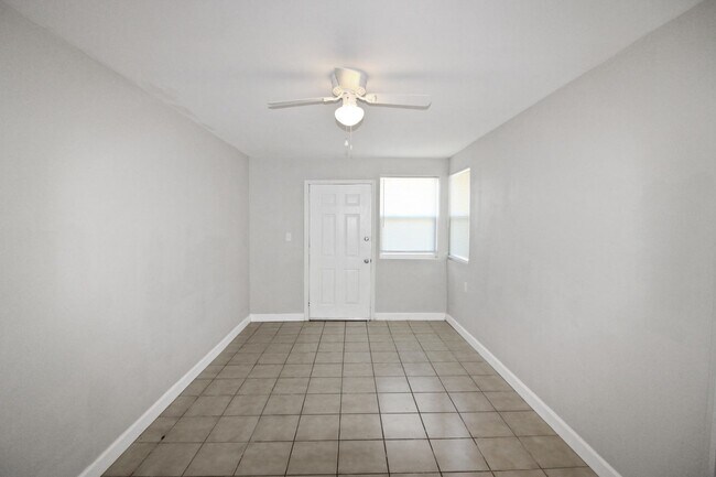 Building Photo - South Venice Annual Home for Rent