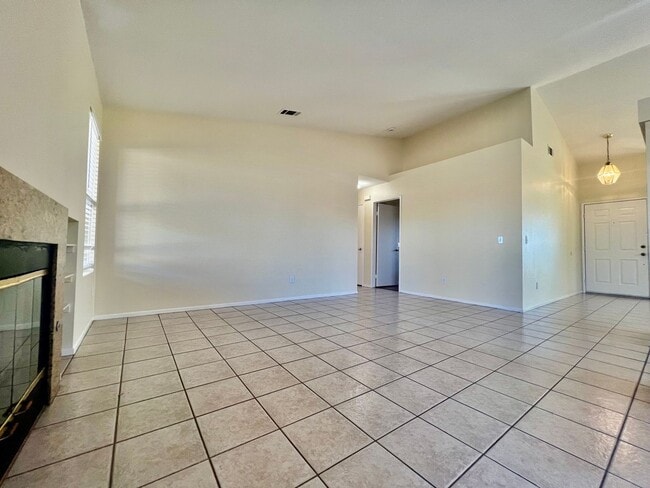 Building Photo - AVAILBLE NOW!! LOVELY 3-bedroom 2 bath Home in Indio!