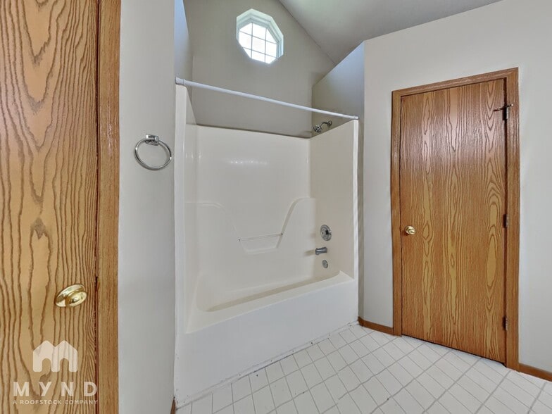 Building Photo - 419 S Sherwood Ave
