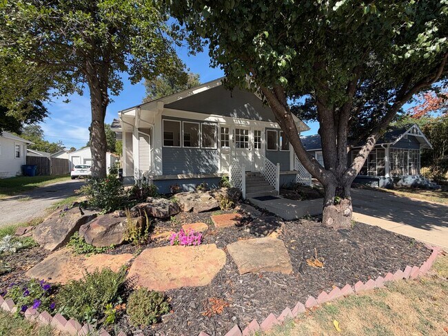 Building Photo - 1208 S Florence Pl