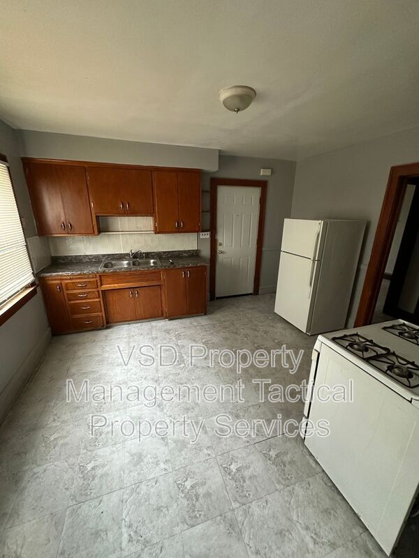 Building Photo - 4024 E 143rd St