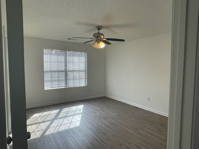 Building Photo - Renovated, Affordable Townhouse in College Park