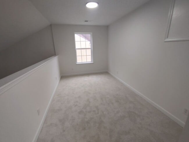 Building Photo - Beautiful cul-de-sac home - Lots of Upgrades