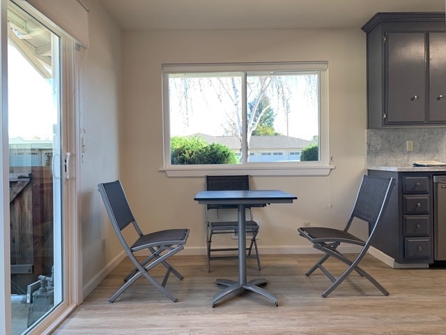 Building Photo - 1420 Village Ct