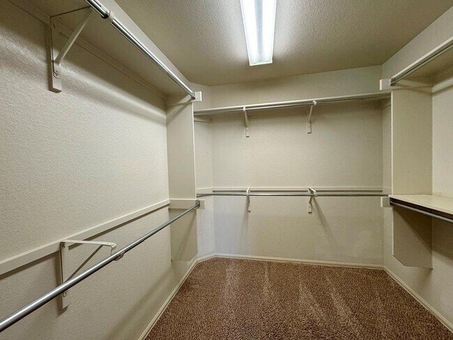 Building Photo - 172 Spruce Dr