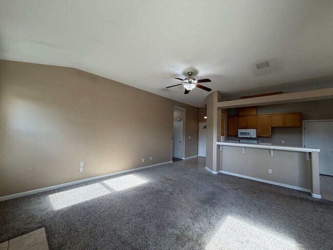 Building Photo - Single story home in Salida!