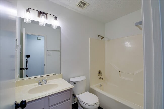 Building Photo - 12807 Ambrose St