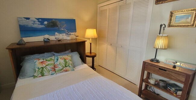 Building Photo - 1800 NE 39th Ct