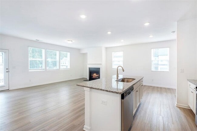 Building Photo - 5740 Thornton Dr