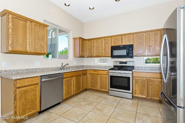 Building Photo - 5827 Gerard Dr