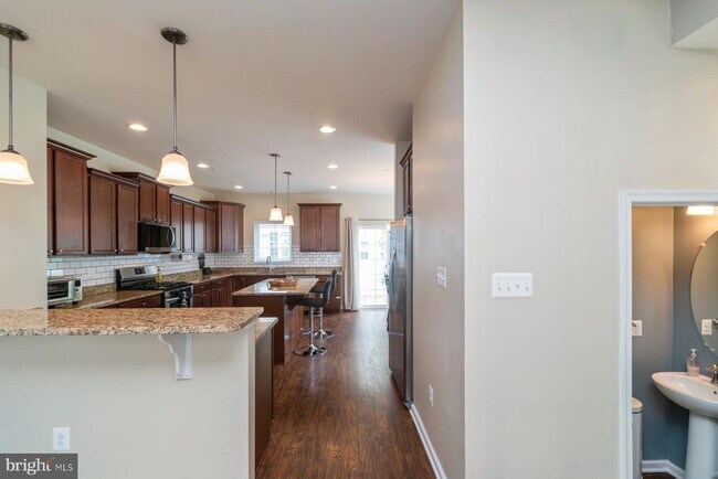 Building Photo - 7469 Tanyard Knoll Ln