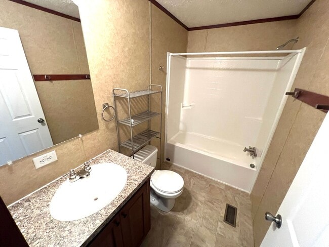 Building Photo - Pet Friendly 3 Bed 2 Bath Trailer with Air...