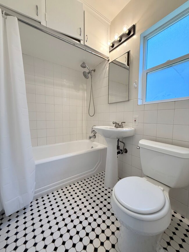 Building Photo - North Park 2/2+ Bonus room, garage and rea...