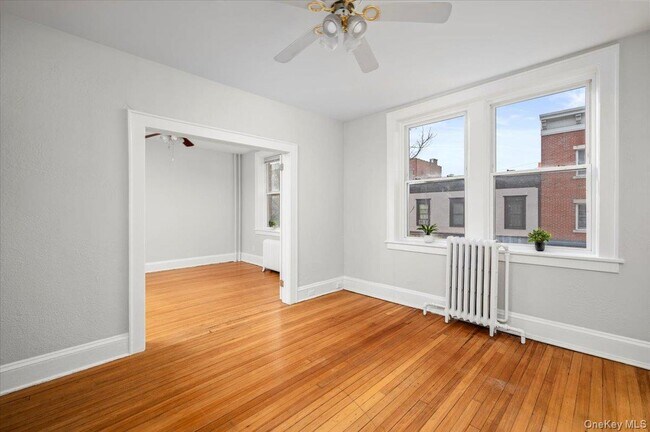 Building Photo - 548 Warburton Ave