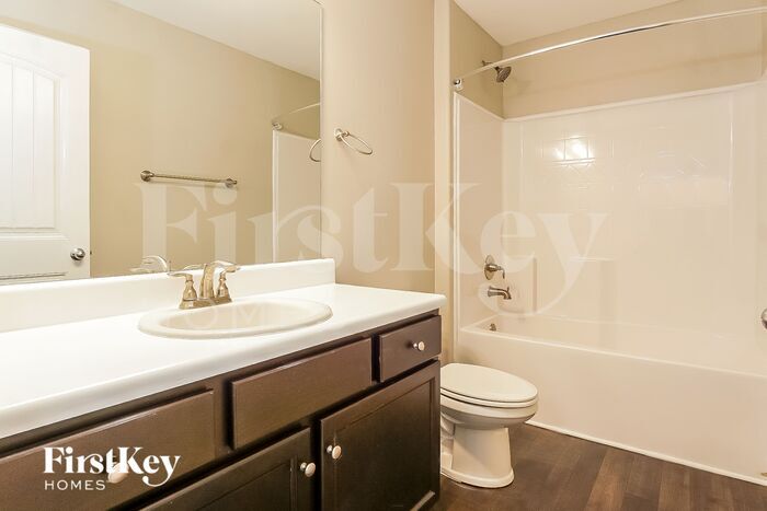 Building Photo - 2043 Village Ridge Cir