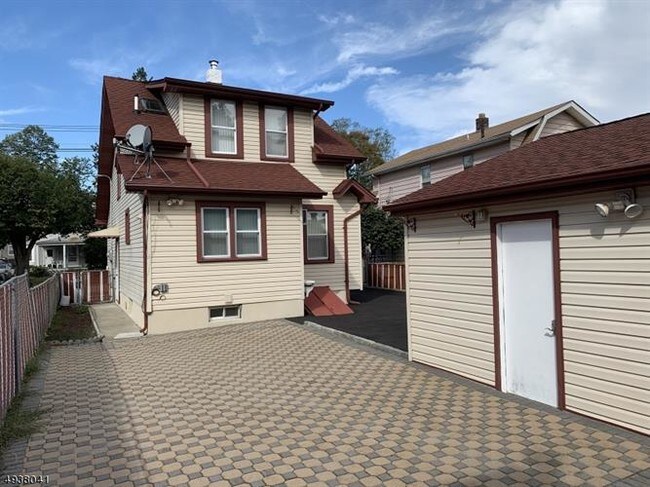 Building Photo - 228 Bloomfield Ave