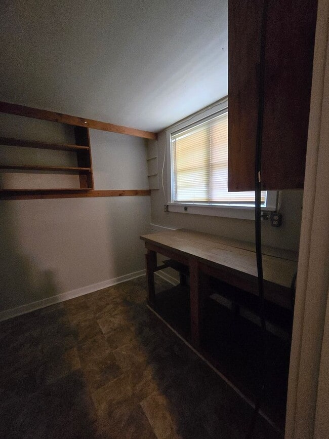 Building Photo - 3 bedroom 2 bathroom
