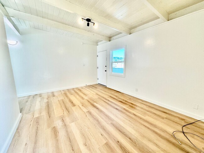 Building Photo - El Cerrito, Newly Renovated 2BR/1BA Upstairs Unit – Convenient Location!