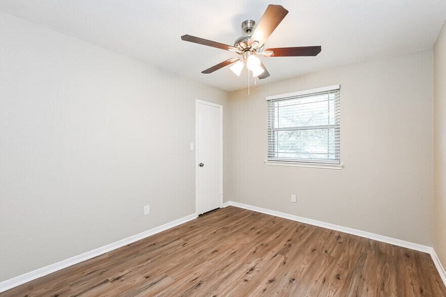 Building Photo - 2511 Owens Cross Dr