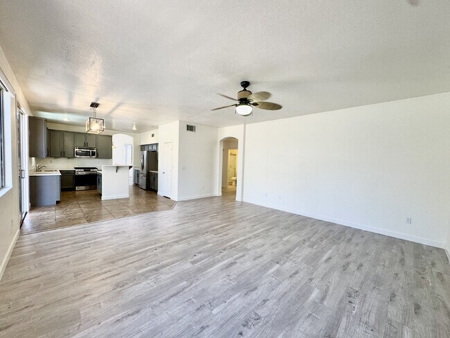 Building Photo - Spacious 4BD/3BA NLV Home with Downstairs ...