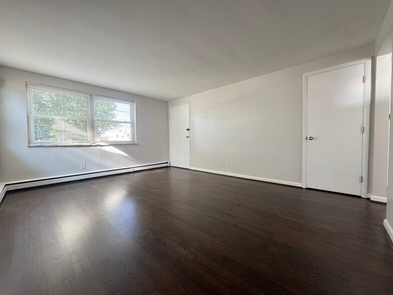 Living Room 3 - 4191 Hoffman Ave
