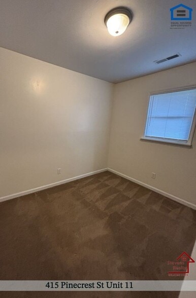 Building Photo - 415 Pinecrest St