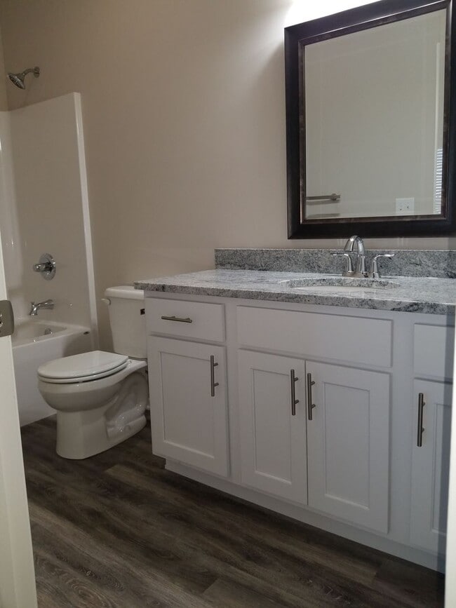 Building Photo - Daylight ranch townhome