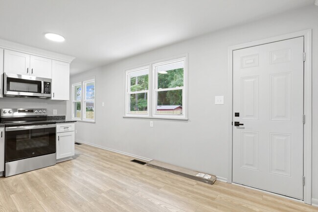 Building Photo - 105 Sumpter Dr