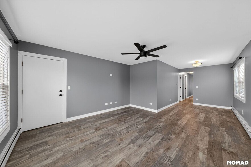 Building Photo - 7249 W Belmont Ave