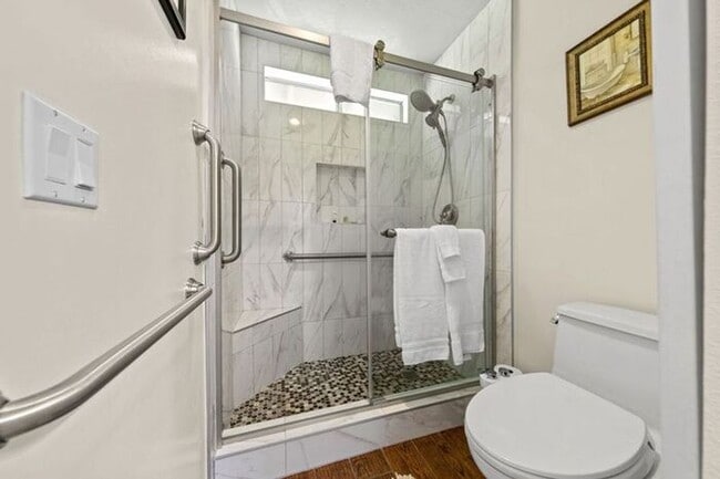 Building Photo - Sweeping Views! Rare and Peaceful 5-home e...