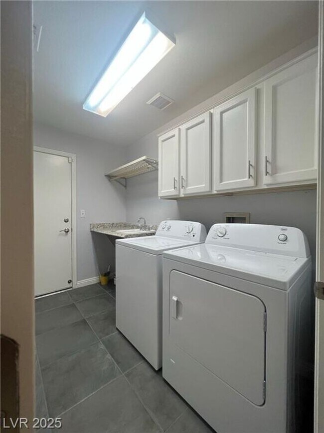 Building Photo - This is the one! Lovely Sun City Summerlin...