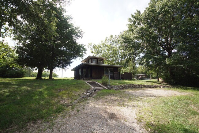 Primary Photo - 6036 SE Commanche Dr