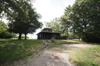 Building Photo - 6036 SE Commanche Dr