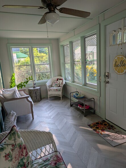 Three season front porch - 2421 Upham St